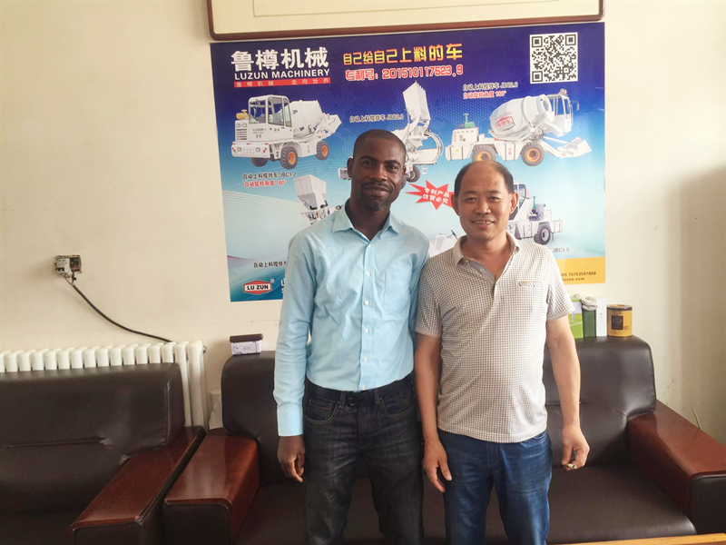 south-africa-customer-visiting-self-loading-concrete-mixer.jpg